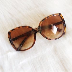 SOLD😿Tortoise Sunglasses